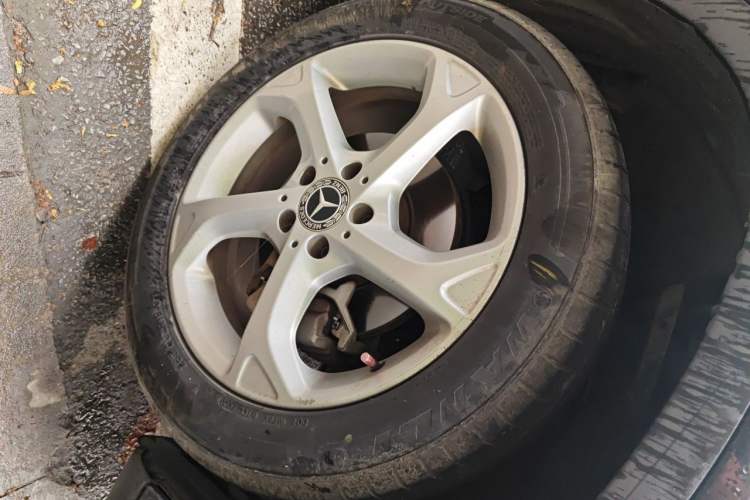Used Mercedes-Benz GLA 2018 GLA 200 Sport Edition Right Front Wheel Hub
