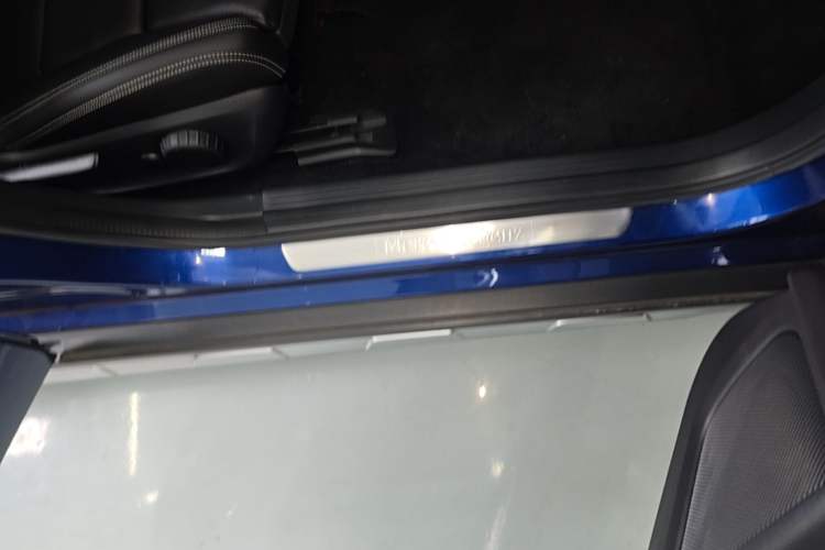 Used Mercedes-Benz GLA 2018 GLA 200 Sport Edition Right Side Sill