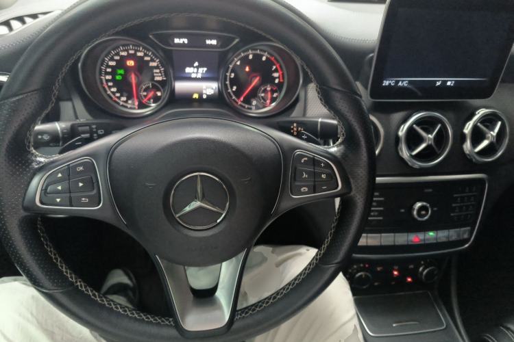 Used Mercedes-Benz GLA 2018 GLA 220 4MATIC Sport Edition Steering Wheel