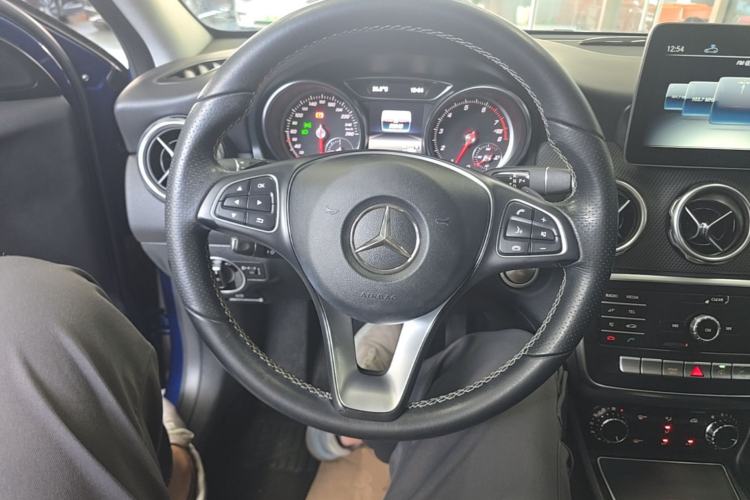 Used Mercedes-Benz GLA 2018 GLA 200 Sport Edition Steering Wheel