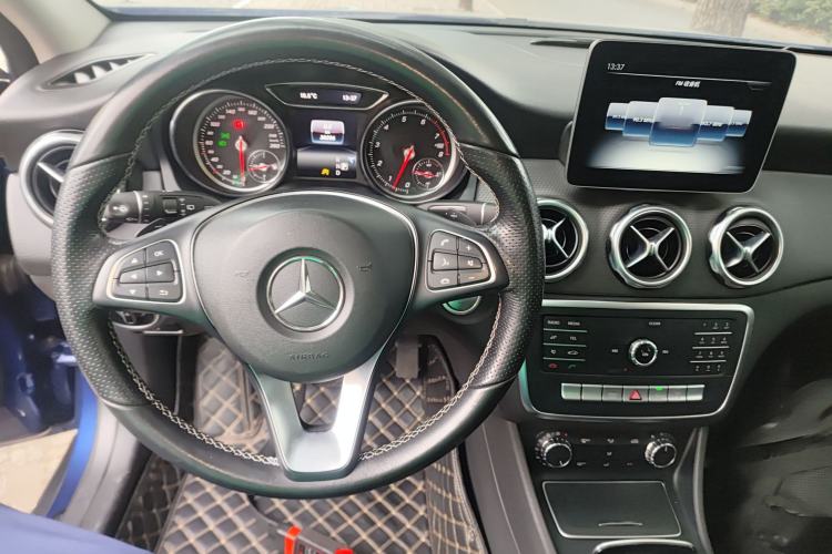 Used Mercedes-Benz GLA 2018 GLA 200 Sport Edition Steering Wheel