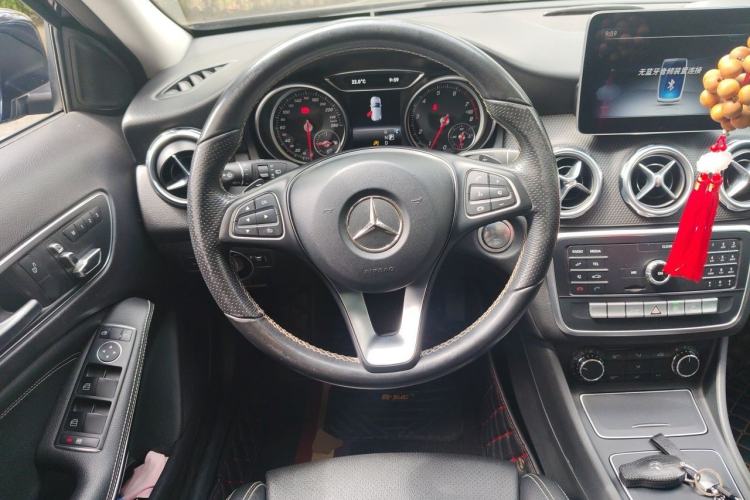 Used Mercedes-Benz GLA 2018 GLA 200 Sport Edition Steering Wheel