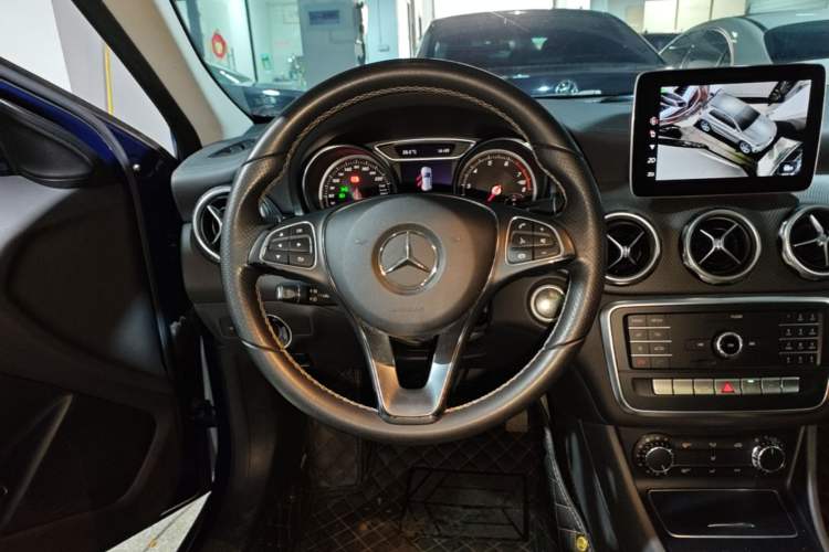 Used Mercedes-Benz GLA 2018 GLA 200 Fashion Model Steering Wheel