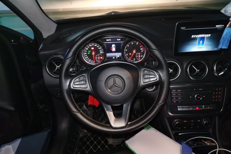 Used Mercedes-Benz GLA 2018 GLA 200 Sport Edition Steering Wheel