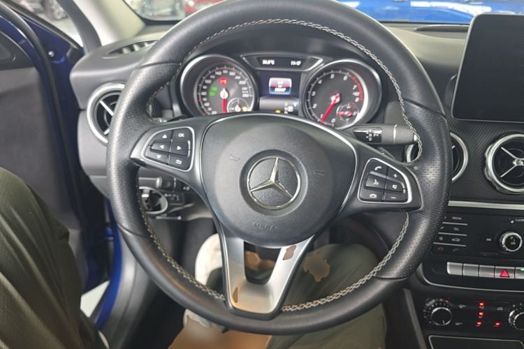 Used Mercedes-Benz GLA 2018 GLA 200 Sport Edition Steering Wheel