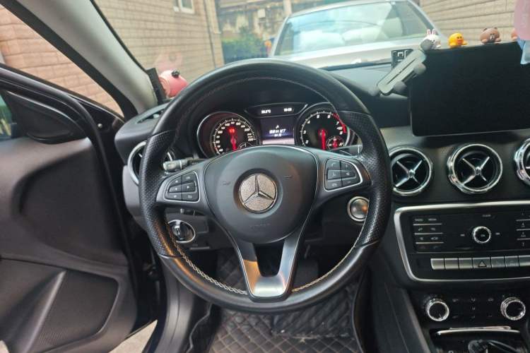 Used Mercedes-Benz GLA 2018 GLA 200 Fashion Model Steering Wheel