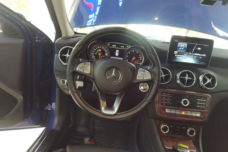 Used Mercedes-Benz GLA 2018 GLA 200 Fashion Model Steering Wheel