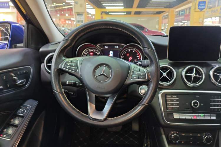 Used Mercedes-Benz GLA 2018 GLA 200 Sport Edition Steering Wheel