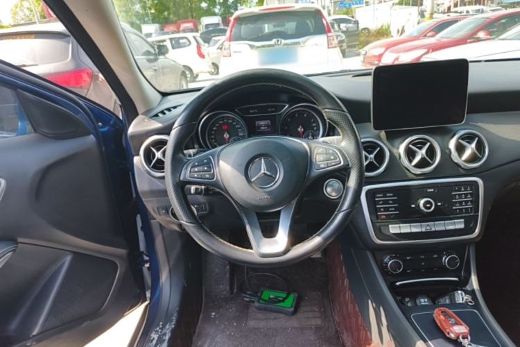 Used Mercedes-Benz GLA 2018 GLA 200 Sport Edition Steering Wheel