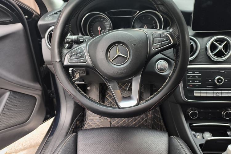 Used Mercedes-Benz GLA 2018 GLA 200 Sport Edition Steering Wheel