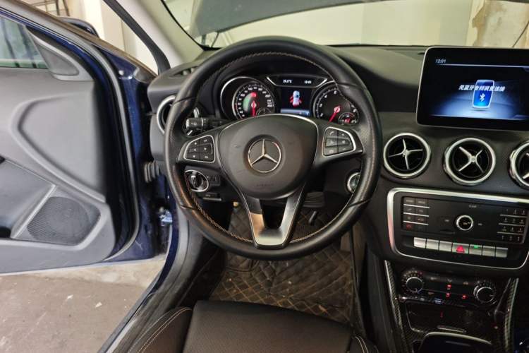 Used Mercedes-Benz GLA 2018 GLA 200 Sport Edition Steering Wheel