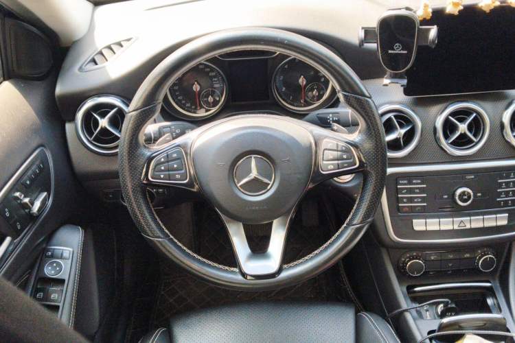 Used Mercedes-Benz GLA 2018 GLA 200 Sport Edition Steering Wheel