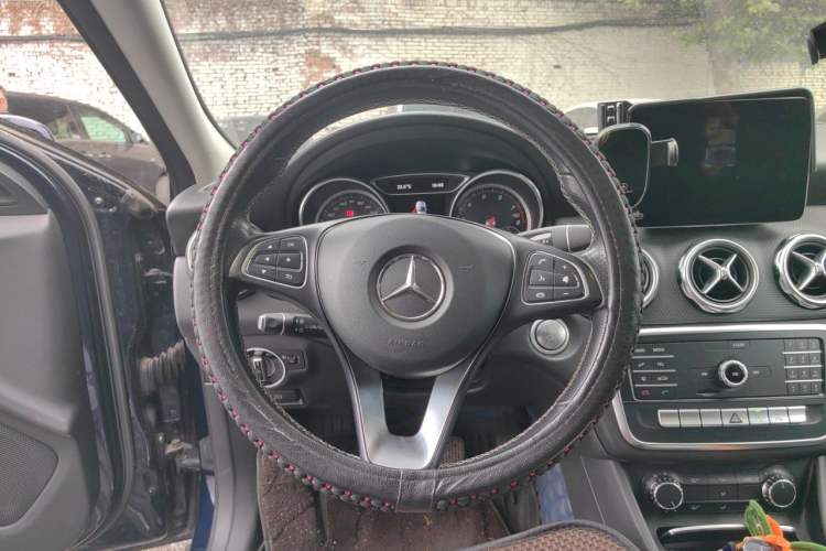 Used Mercedes-Benz GLA 2018 GLA 200 Sport Edition Steering Wheel