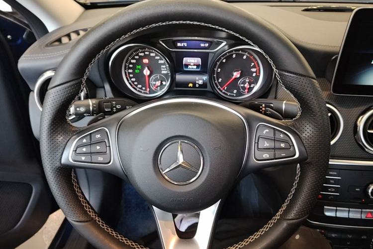Used Mercedes-Benz GLA 2018 GLA 200 Fashion Model Steering Wheel