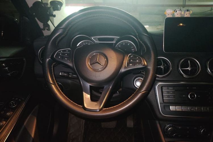 Used Mercedes-Benz GLA 2018 GLA 200 Fashion Model Steering Wheel