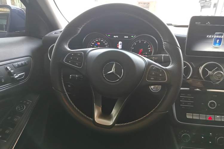 Used Mercedes-Benz GLA 2018 GLA 200 Fashion Model Steering Wheel
