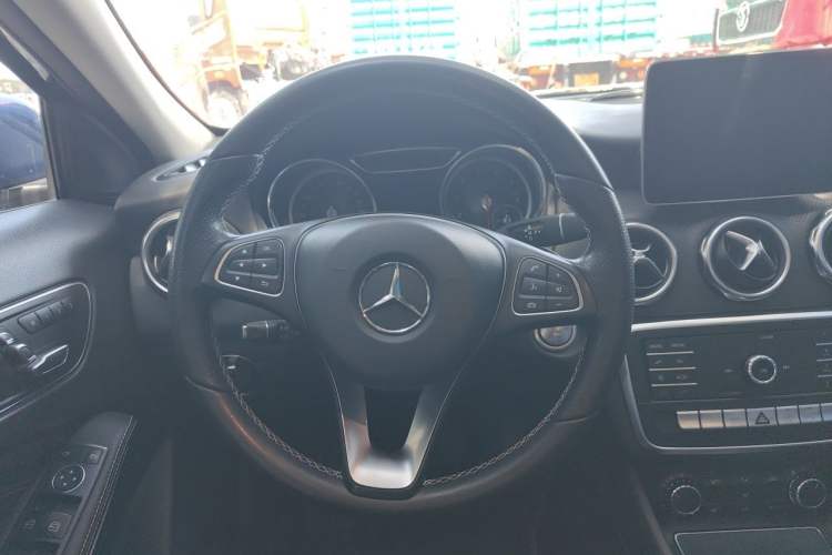 Used Mercedes-Benz GLA 2018 GLA 200 Sport Edition Steering Wheel