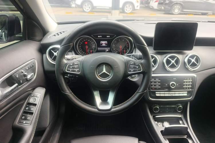 Used Mercedes-Benz GLA 2018 GLA 200 Sport Edition Steering Wheel