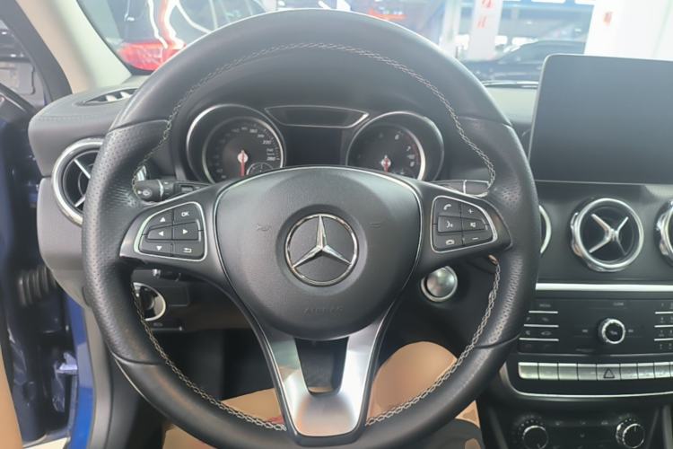 Used Mercedes-Benz GLA 2018 GLA 220 4MATIC Sport Edition Steering Wheel