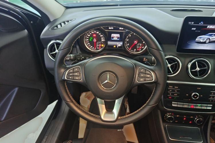 Used Mercedes-Benz GLA 2018 GLA 200 Sport Edition Steering Wheel