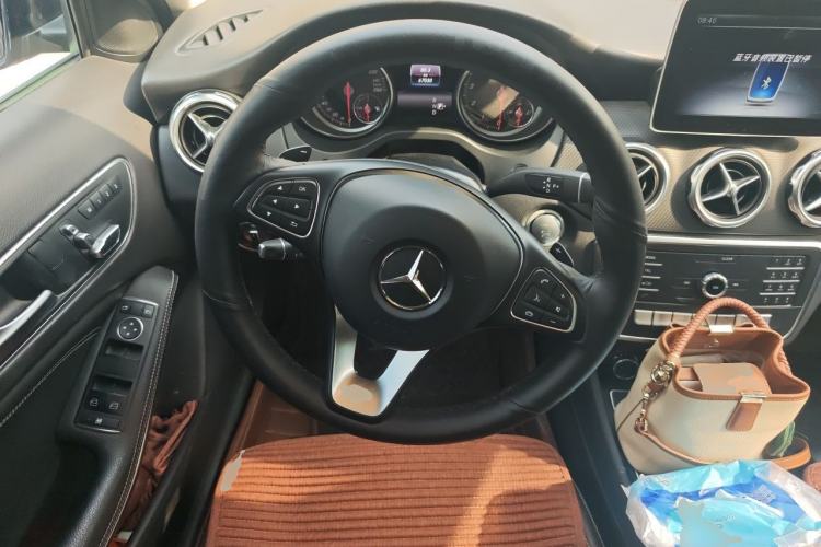 Used Mercedes-Benz GLA 2018 GLA 200 Sport Edition Steering Wheel