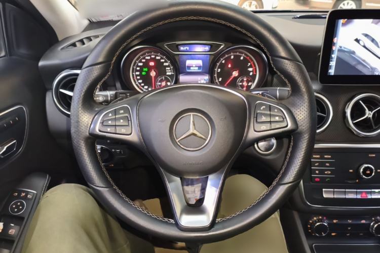 Used Mercedes-Benz GLA 2018 GLA 200 Sport Edition Steering Wheel