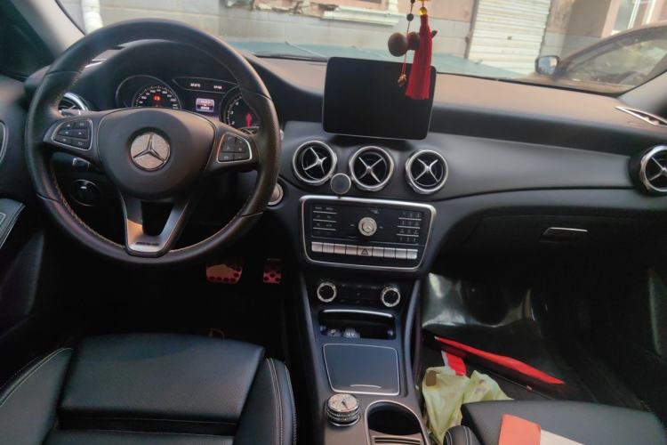 Used Mercedes-Benz GLA 2018 GLA 220 4MATIC Sport Edition Center Console