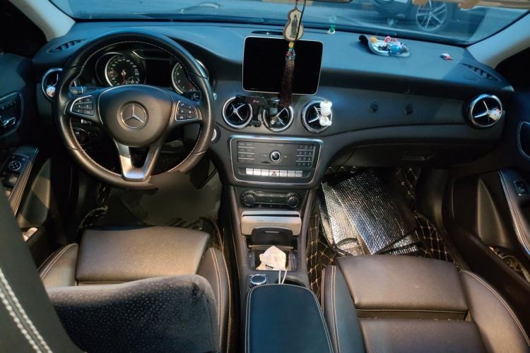 Used Mercedes-Benz GLA 2018 GLA 200 Sport Edition Center Console