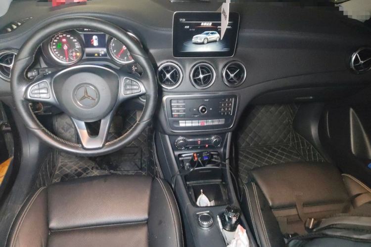 Used Mercedes-Benz GLA 2018 GLA 200 Fashion Model Center Console