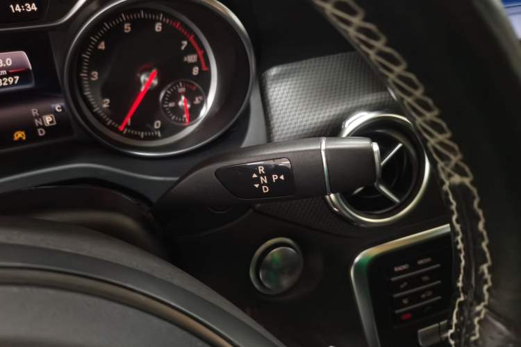 Used Mercedes-Benz GLA 2018 GLA 200 Fashion Model Gear Lever