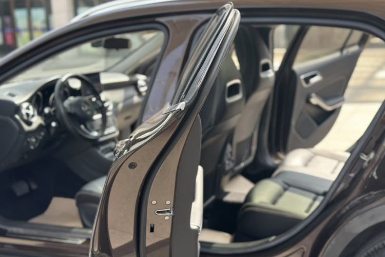Used Mercedes-Benz GLA 2018 GLA 200 Sport Edition Interior 5