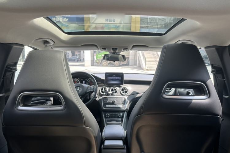 Used Mercedes-Benz GLA 2018 GLA 200 Sport Edition Interior 8