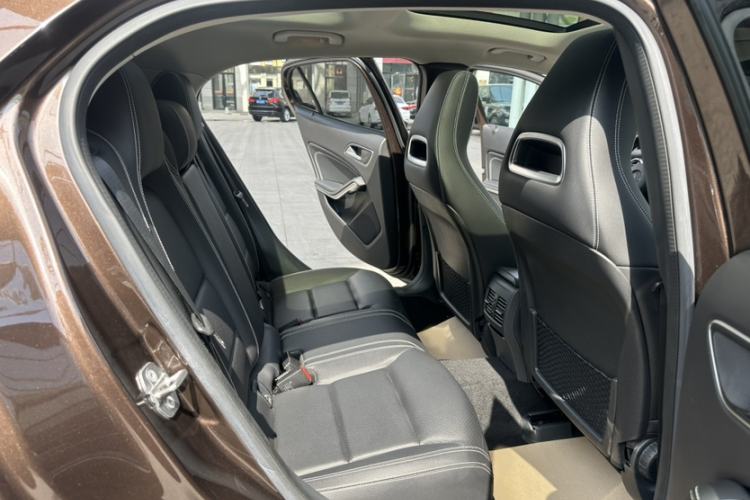 Used Mercedes-Benz GLA 2018 GLA 200 Sport Edition Interior 9