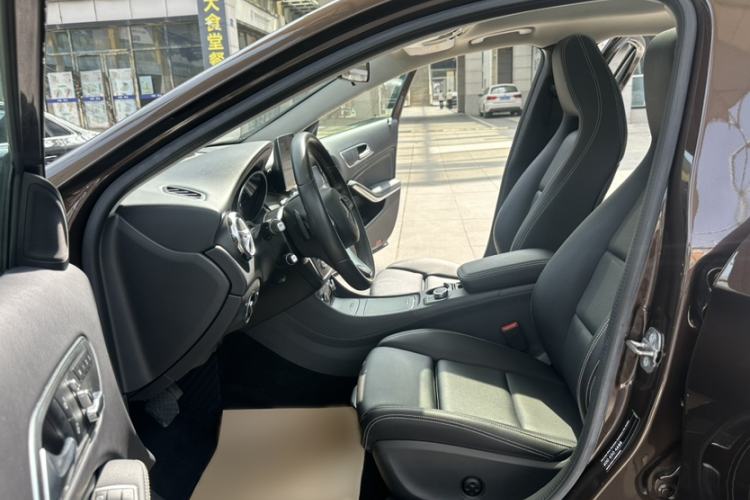 Used Mercedes-Benz GLA 2018 GLA 200 Sport Edition Left Front Seat
