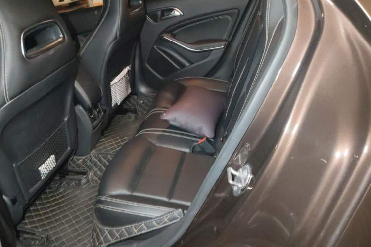 Used Mercedes-Benz GLA 2018 GLA 200 Fashion Model Left Rear Seat