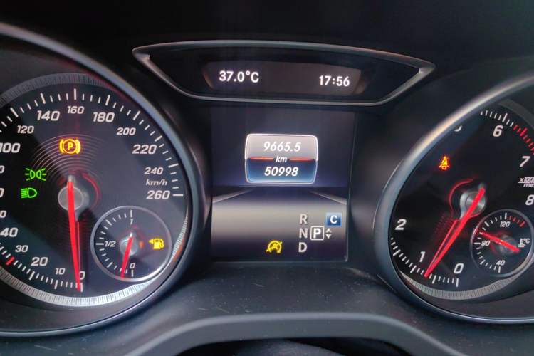 Used Mercedes-Benz GLA 2018 GLA 220 4MATIC Sport Edition Odometer Close Up