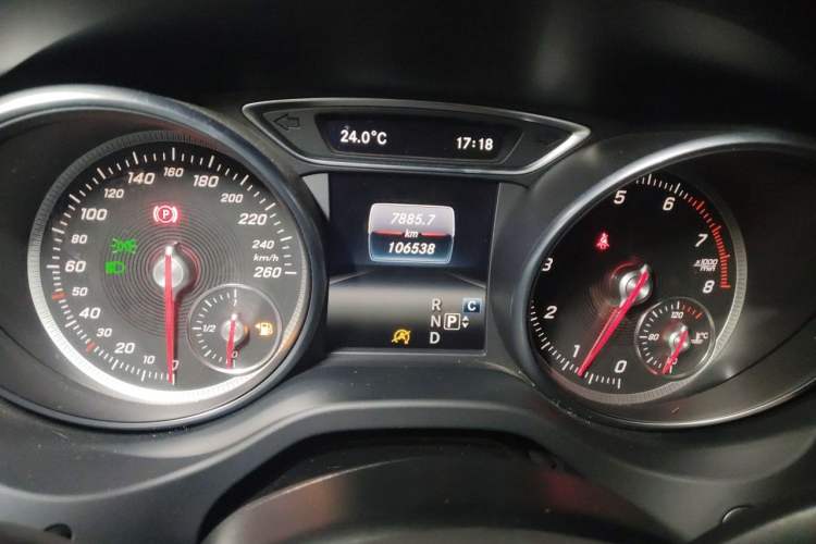 Used Mercedes-Benz GLA 2018 GLA 200 Fashion Model Odometer Close Up