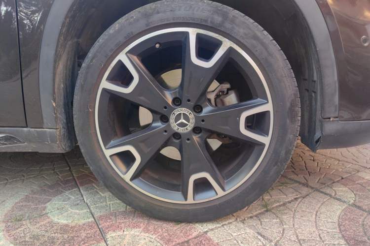 Used Mercedes-Benz GLA 2018 GLA 220 4MATIC Sport Edition Right Front Wheel Hub