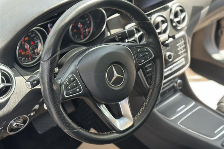 Used Mercedes-Benz GLA 2018 GLA 200 Sport Edition Steering Wheel