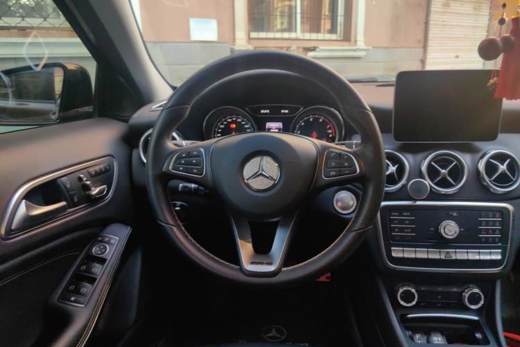 Used Mercedes-Benz GLA 2018 GLA 220 4MATIC Sport Edition Steering Wheel