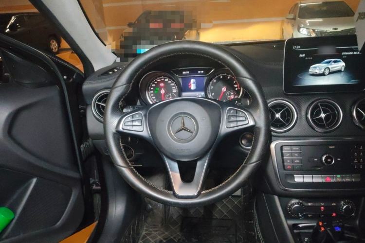 Used Mercedes-Benz GLA 2018 GLA 200 Fashion Model Steering Wheel