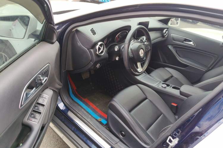 Used Mercedes-Benz GLA 2018 GLA 220 4MATIC Sport Edition Driver Seat