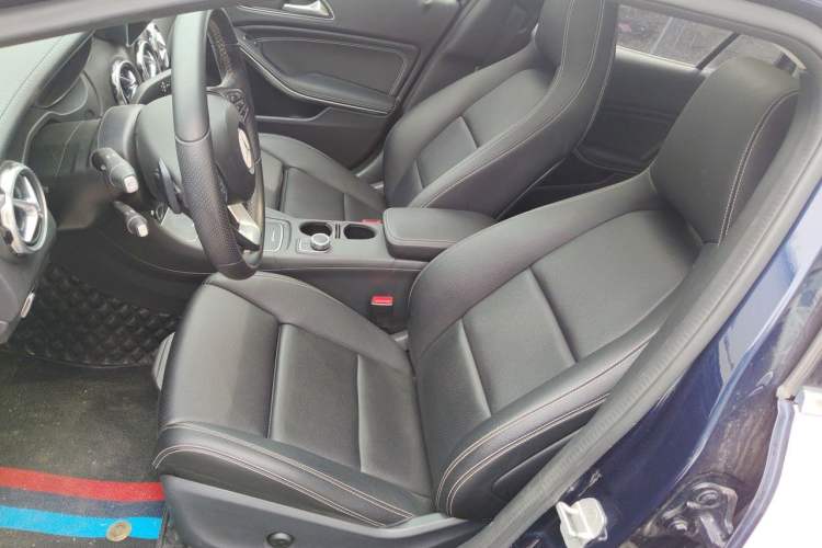 Used Mercedes-Benz GLA 2018 GLA 220 4MATIC Sport Edition Left Front Seat