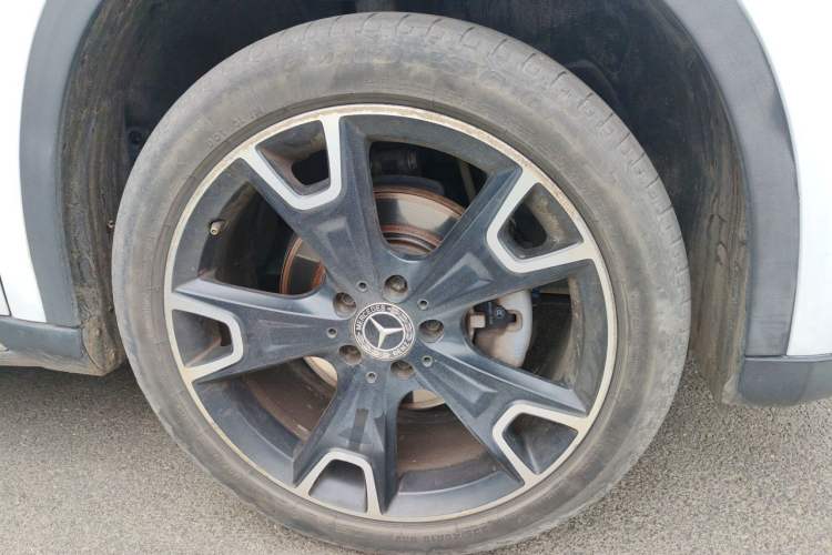 Used Mercedes-Benz GLA 2018 GLA 220 4MATIC Sport Edition Right Front Wheel Hub