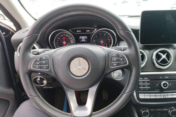 Used Mercedes-Benz GLA 2018 GLA 220 4MATIC Sport Edition Steering Wheel
