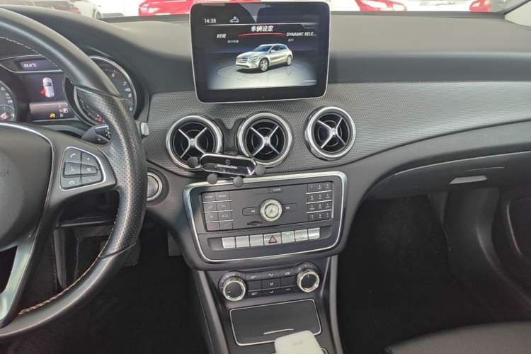 Used Mercedes-Benz GLA 2018 GLA 200 Sport Edition Audio And AC Panel