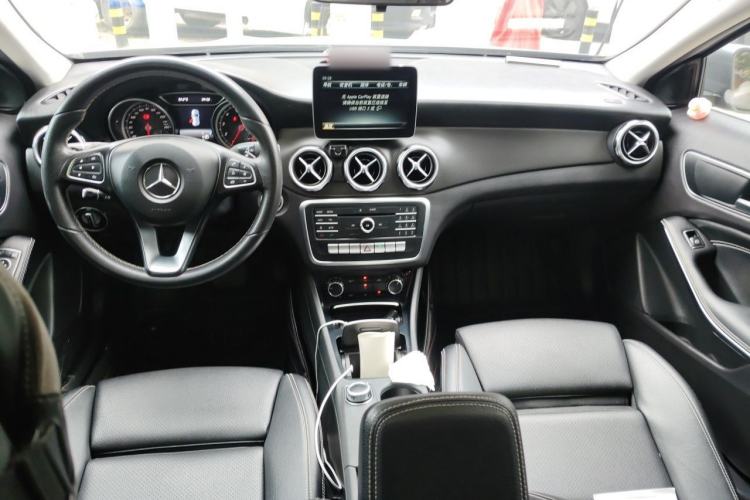 Used Mercedes-Benz GLA 2018 GLA 200 Sport Edition Center Console