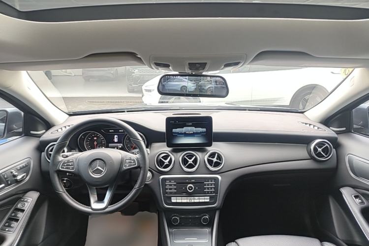 Used Mercedes-Benz GLA 2018 GLA 200 Fashion Model Center Console