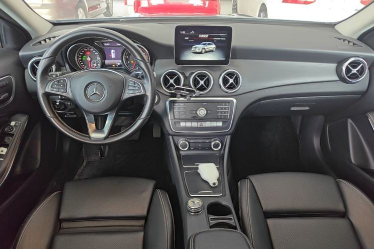Used Mercedes-Benz GLA 2018 GLA 200 Sport Edition Center Console