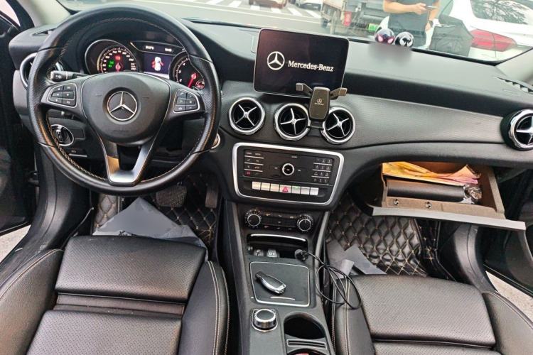 Used Mercedes-Benz GLA 2018 GLA 200 Fashion Model Center Console
